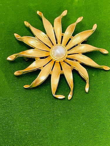 Large Gold Sun Brooch with Pearl Center Devil's Details